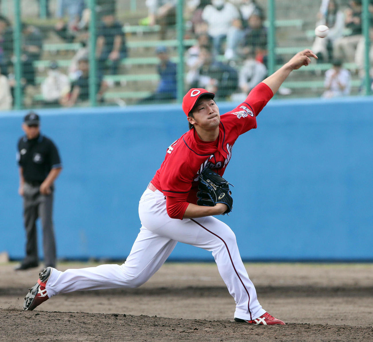 ヤクルト対広島　オープン戦　5番手で登板する床田（撮影・栗木一考）