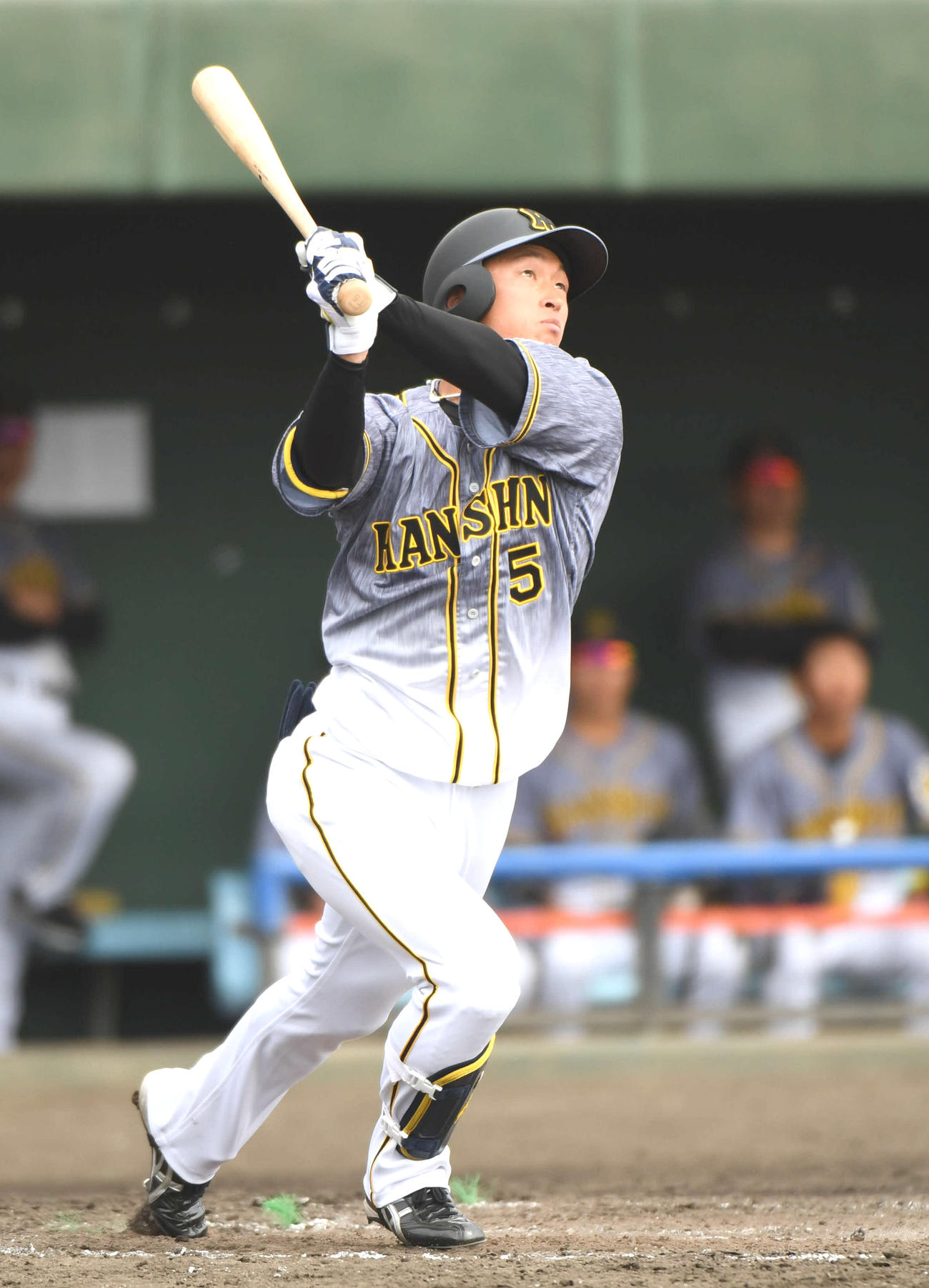 中日対阪神　4回表阪神1死、右越え本塁打を放つ近本（撮影・森本幸一）