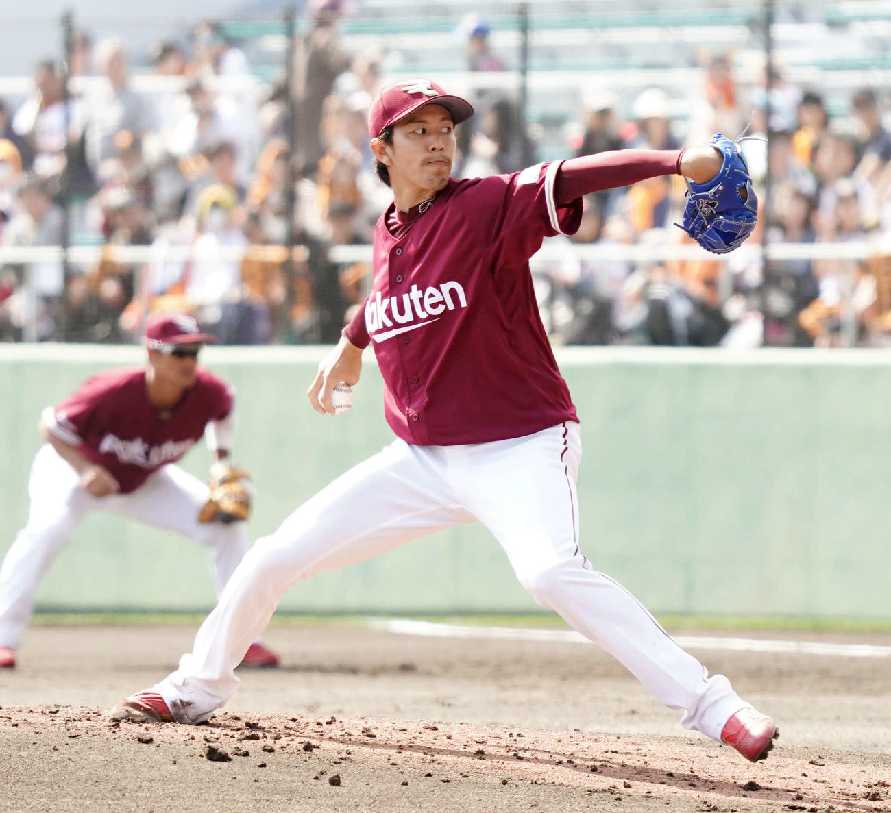 巨人対楽天　力投する楽天先発の岸（撮影・加藤諒）