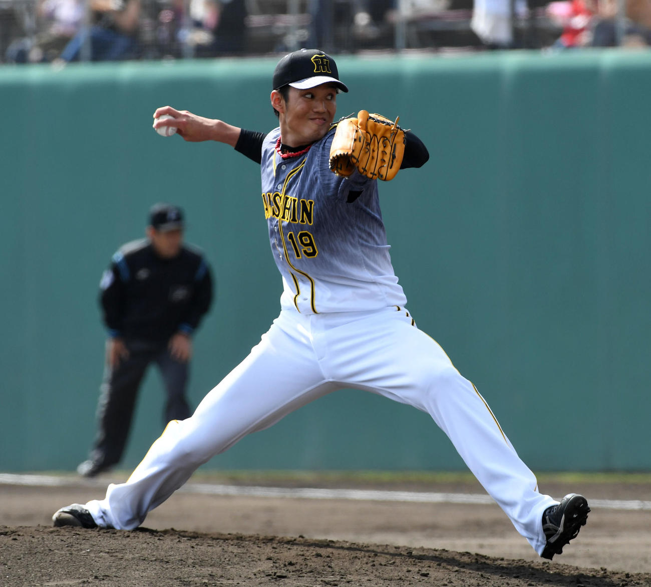 広島対阪神　阪神2番手の藤浪（撮影・前岡正明）