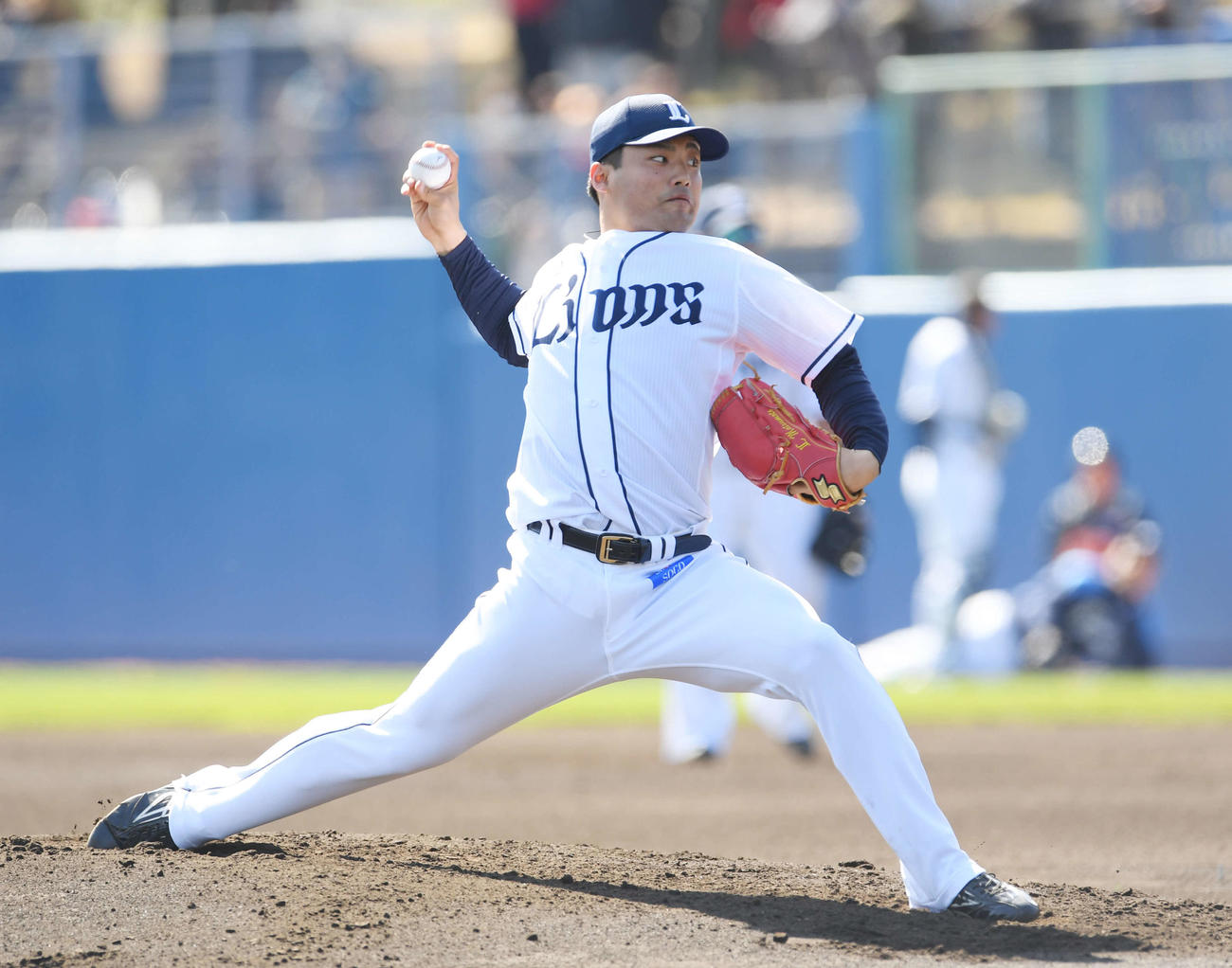 西武対ロッテ　先発し力投する西武松本航（撮影・鈴木みどり）