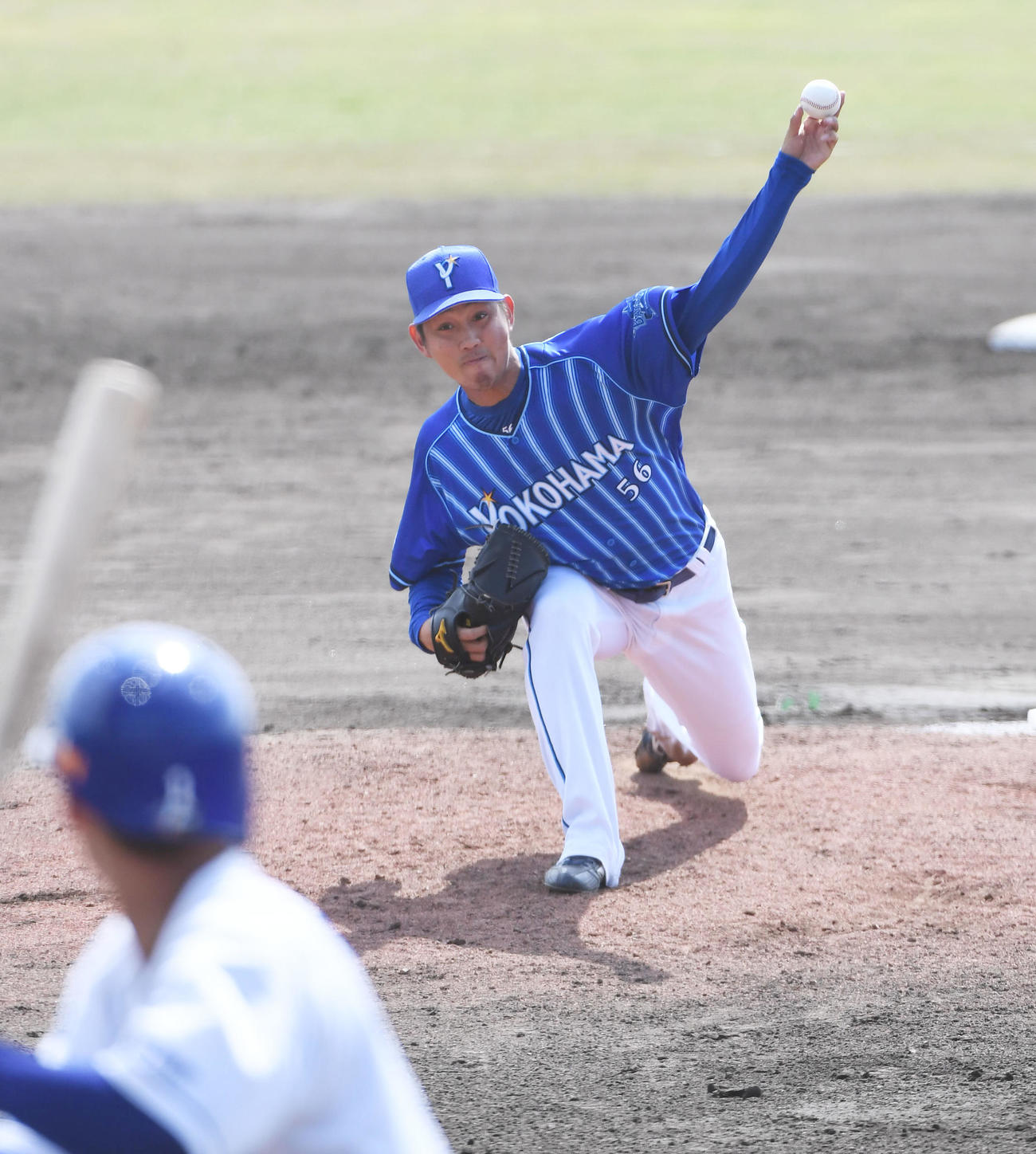 中日対DeNA　2回裏、力投する浜矢広大（撮影・森本幸一）