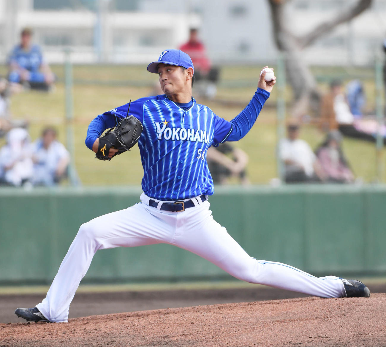 中日対DeNA　1回裏、登板するDeNA先発の浜矢広大（撮影・森本幸一）