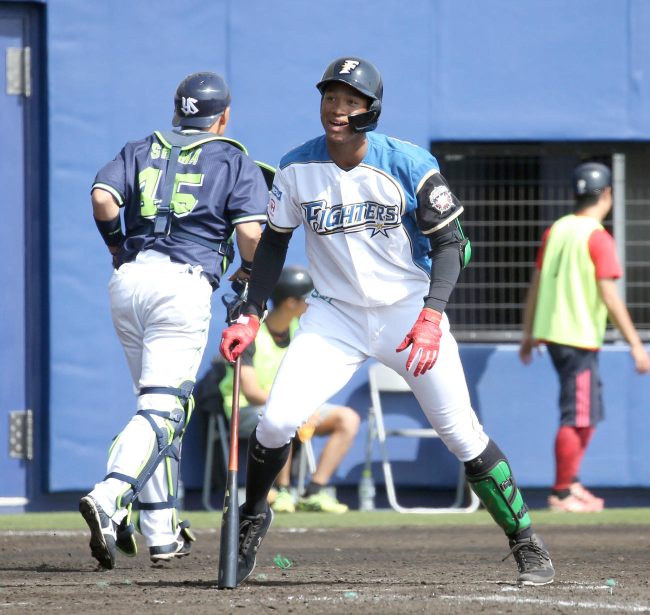 日本ハム対ヤクルト　4回裏日本ハム2死二塁、三振に終わる万波（撮影・佐藤翔太）