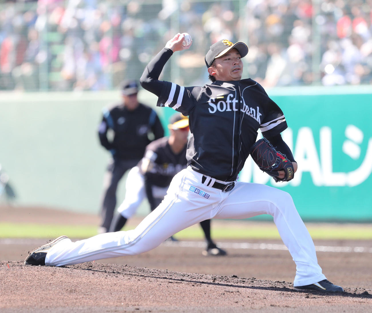 オリックス対ソフトバンク　3回を無失点に抑えるソフトバンク先発東浜（撮影・梅根麻紀）