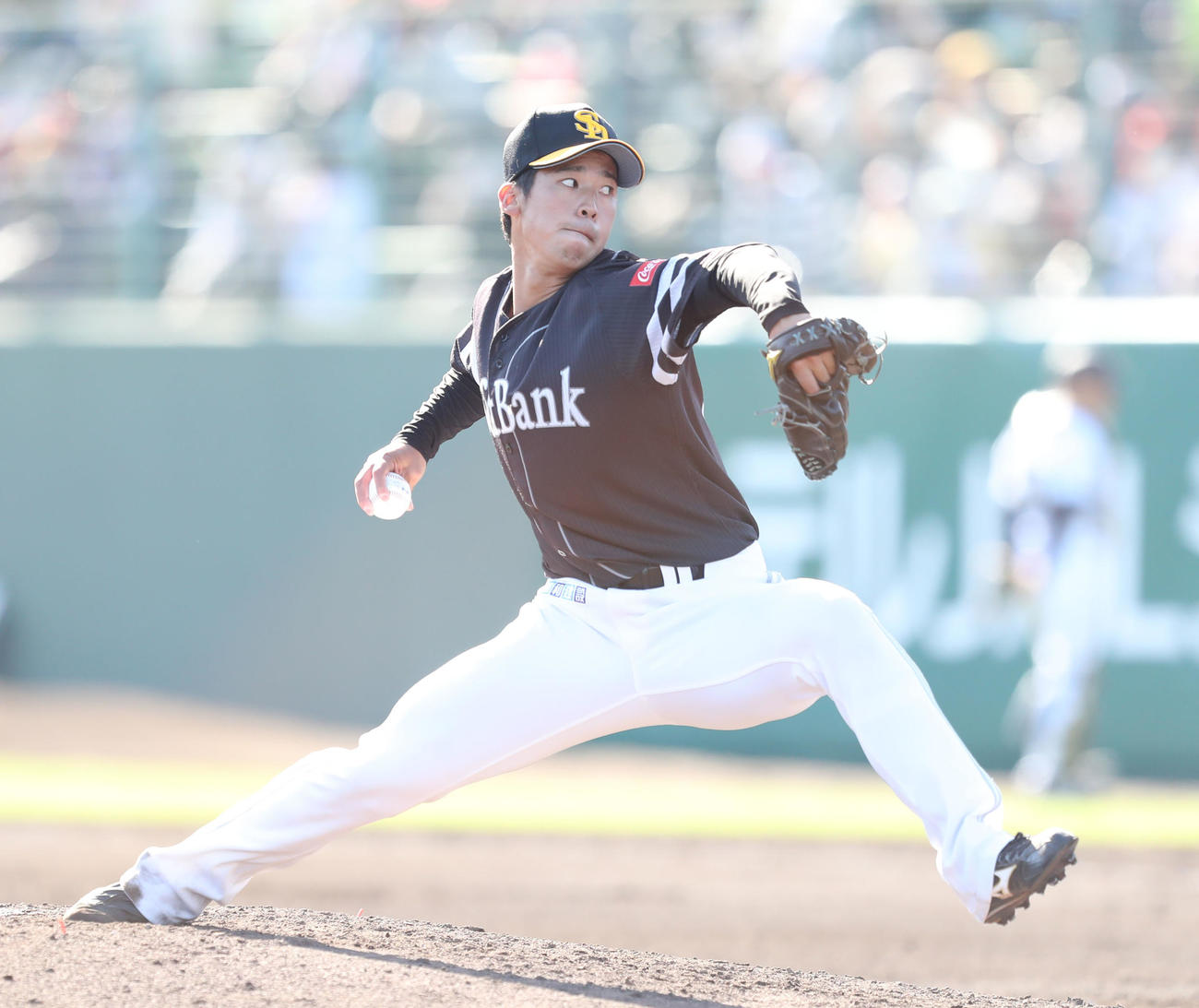 オリックス対ソフトバンク　ソフトバンク3番手として登板した尾形崇斗（撮影・梅根麻紀）