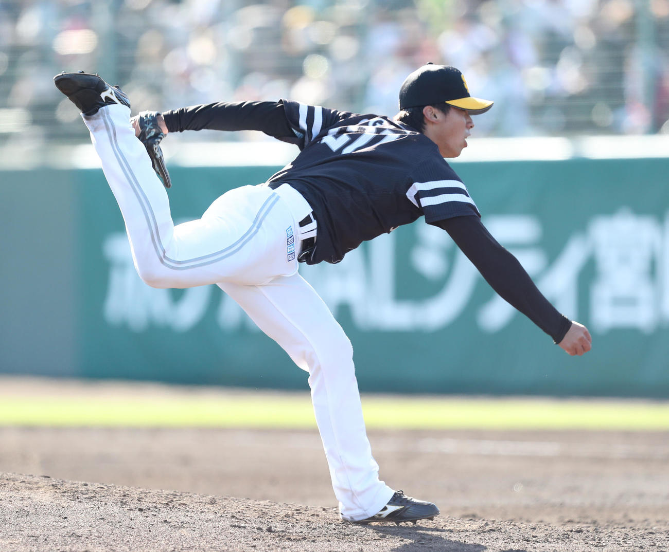 オリックス対ソフトバンク　ソフトバンク3番手として登板した尾形崇斗（撮影・梅根麻紀）