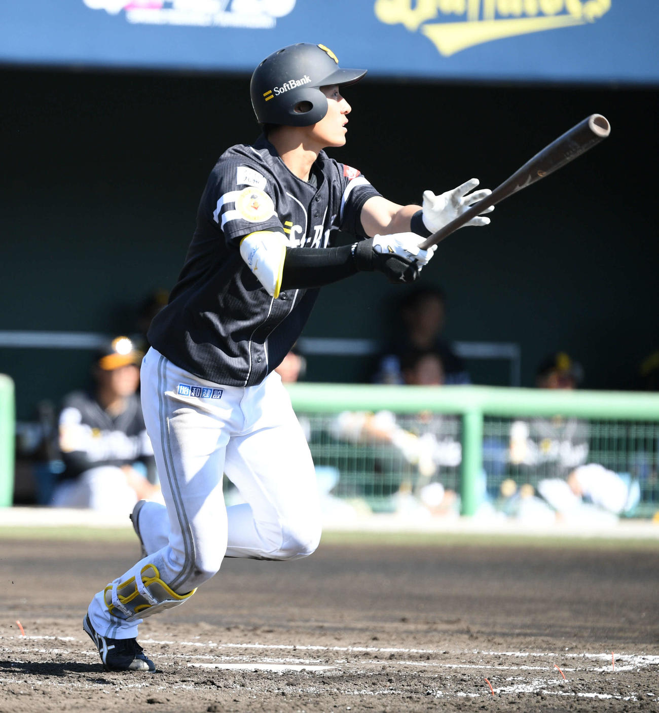 オリックス対ソフトバンク　3回表ソフトバンク無死一塁、上林は中越えに適時三塁打を放つ（撮影・渦原淳）