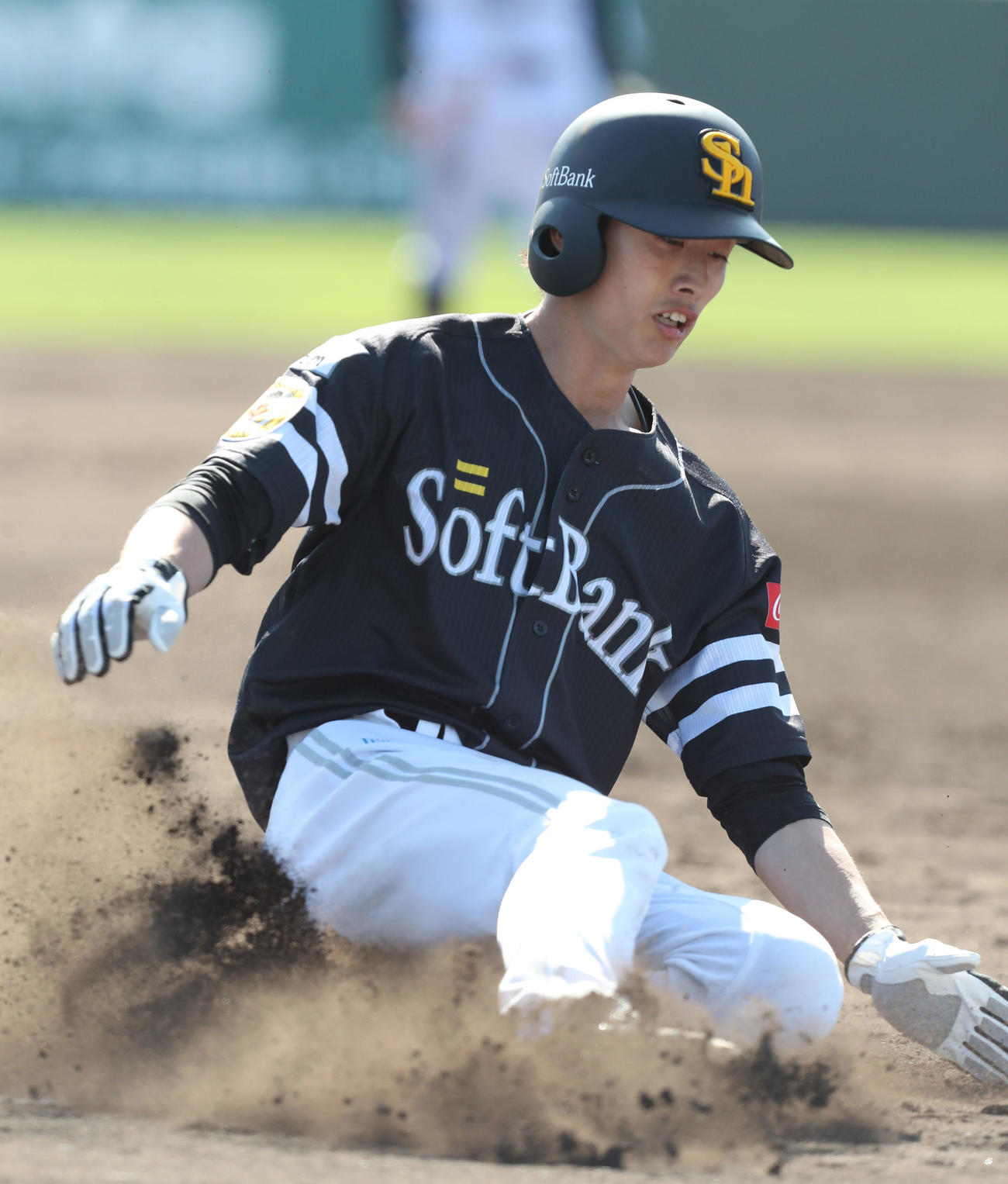 オリックス対ソフトバンク　5回表ソフトバンク無死一塁、打者・三森のとき山崎福が暴投。一塁走者の周東は一気に三塁をつく（撮影・梅根麻紀）