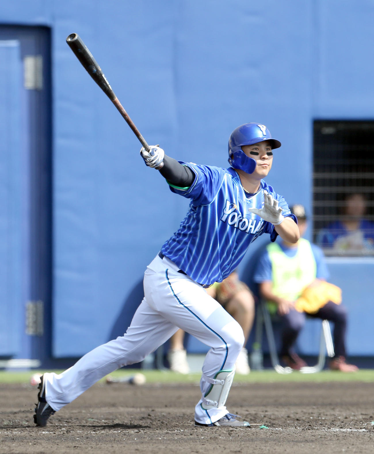 日本ハム対DeNA　3回表DeNA2死満塁、佐野は先制となる適時二塁打を放つ（撮影・佐藤翔太）
