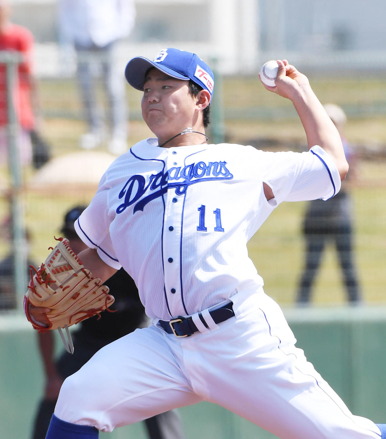中日対楽天　1回表、登板する中日先発の小笠原慎之介（撮影・森本幸一）