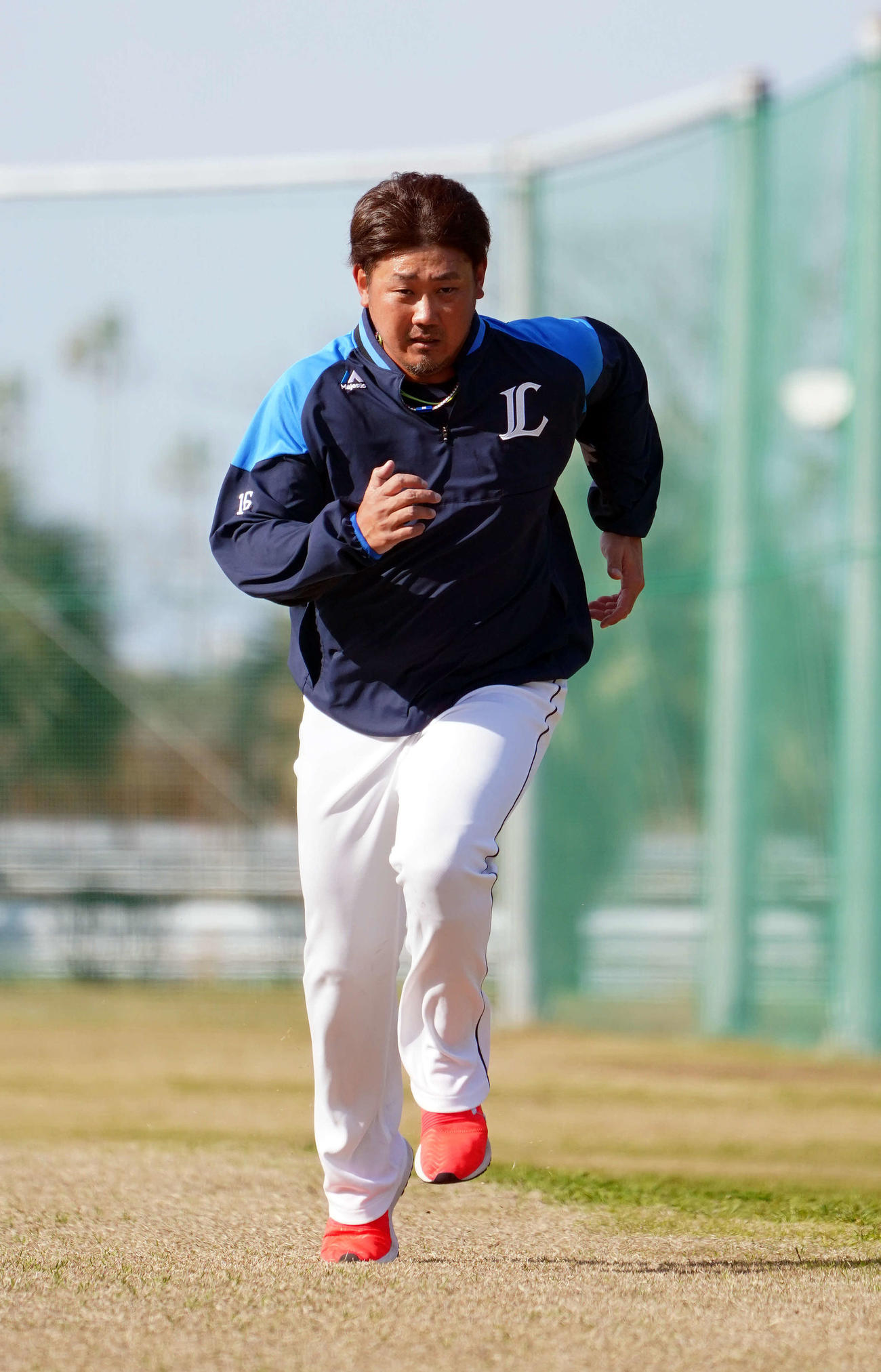 宮崎入りし、ランニングする西武松坂（撮影・鈴木みどり）
