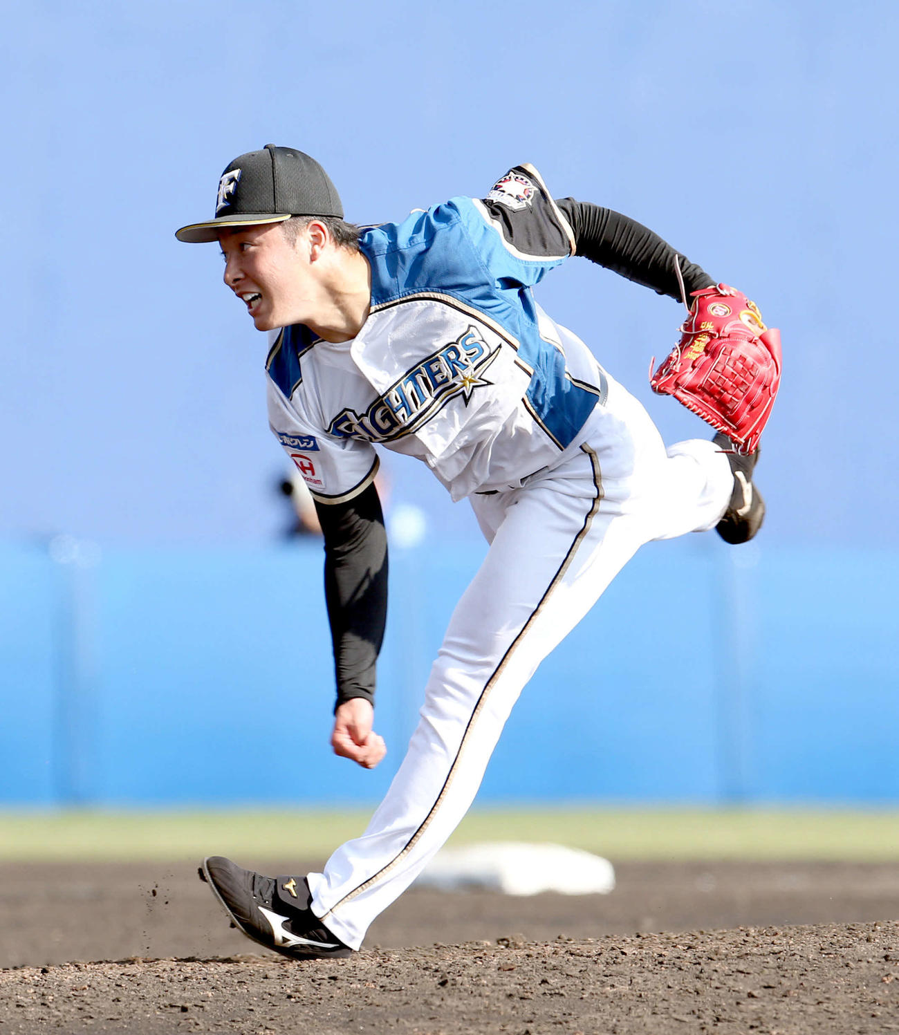 日本ハム対DeNA　9回から登板する日本ハム吉田輝（撮影・佐藤翔太）