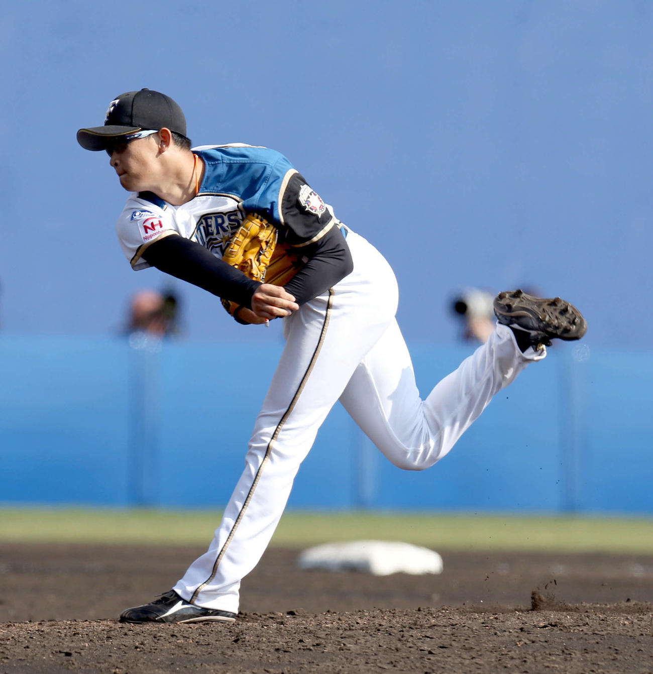 日本ハム対DeNA　8回から登板する日本ハム鈴木健矢（撮影・佐藤翔太）