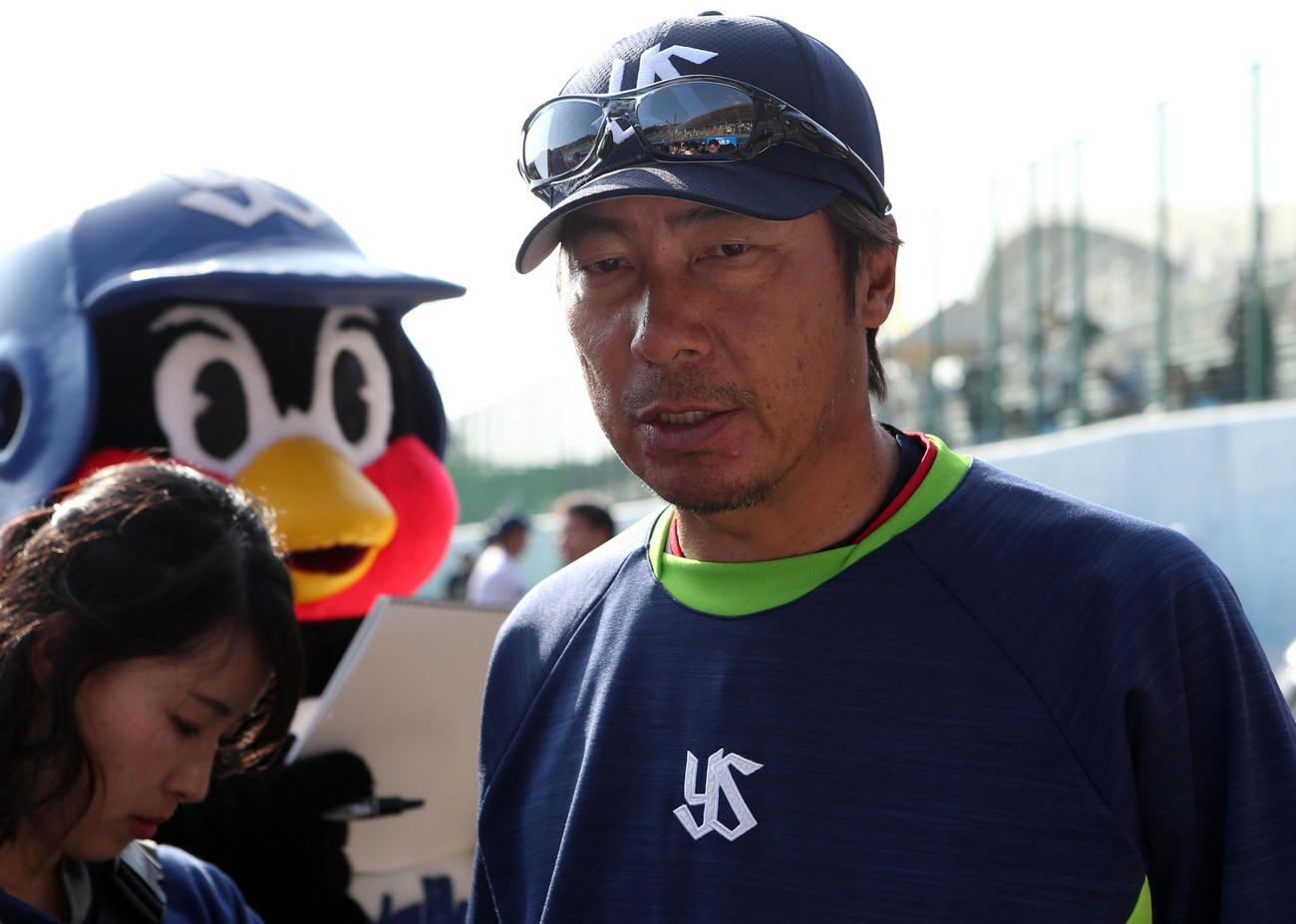 ヤクルト対阪神　試合後、記者の質問に答える高津監督（撮影・狩俣裕三）