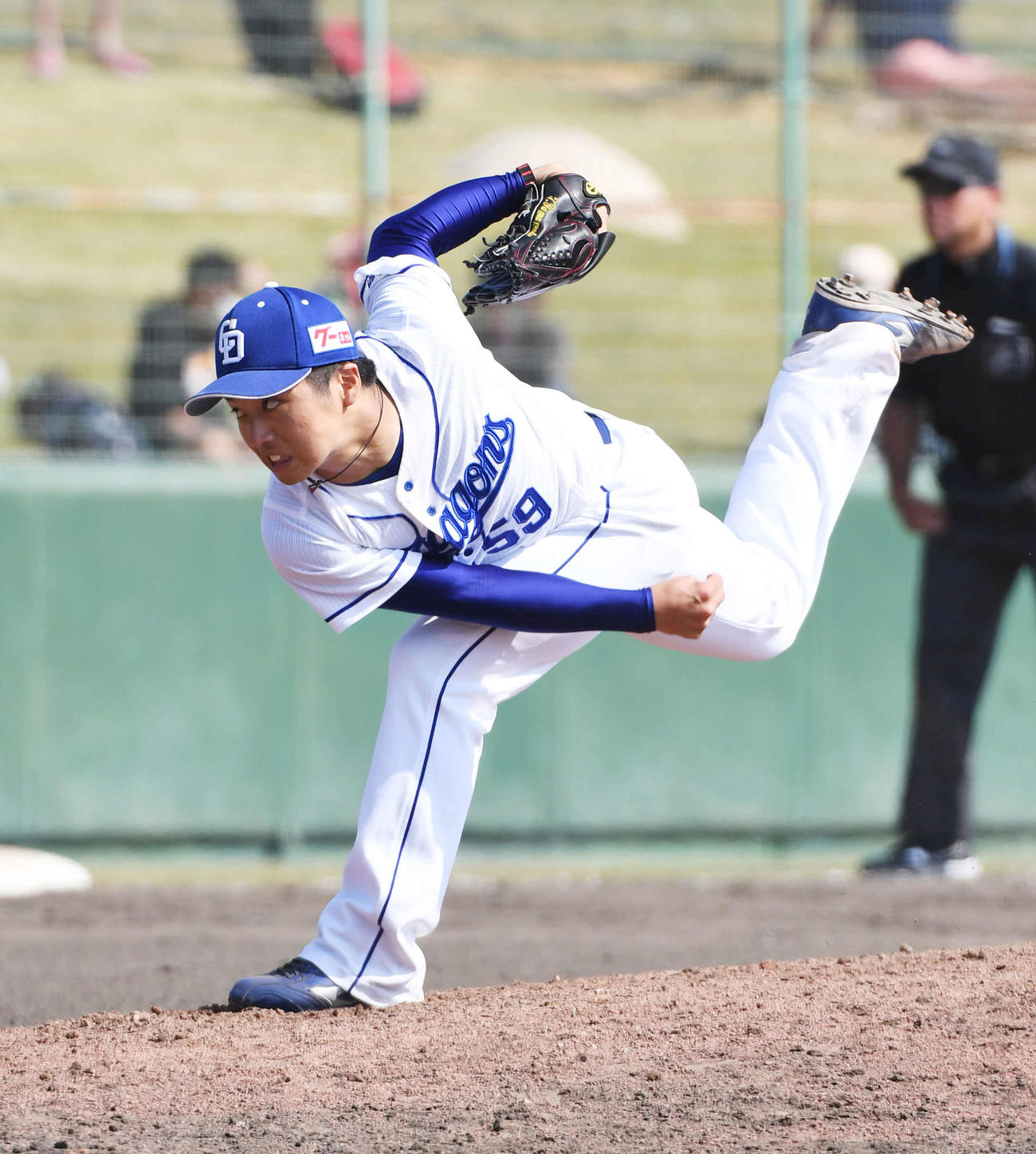 中日対楽天　5回表、中日2番手で登板した山本は2回を無失点に抑える（撮影・森本幸一）