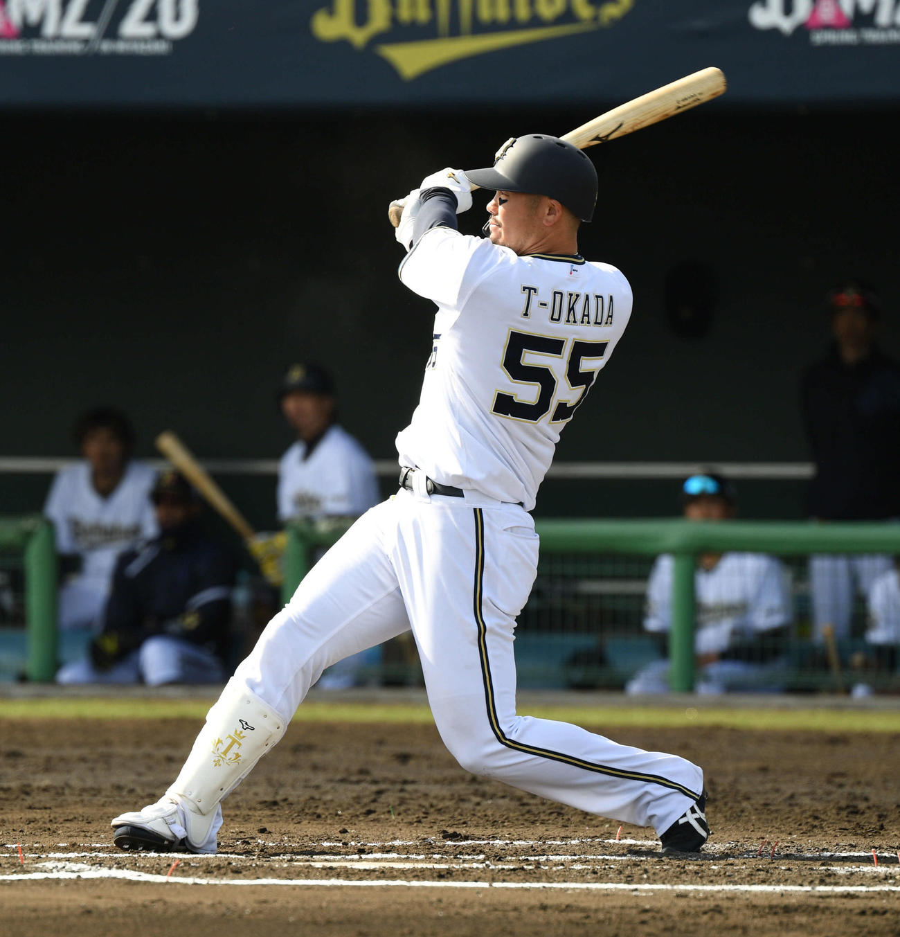 オリックス対斗山　6回裏オリックス1死一、二塁、T－岡田は3点本塁打を放つ（撮影・渦原淳）