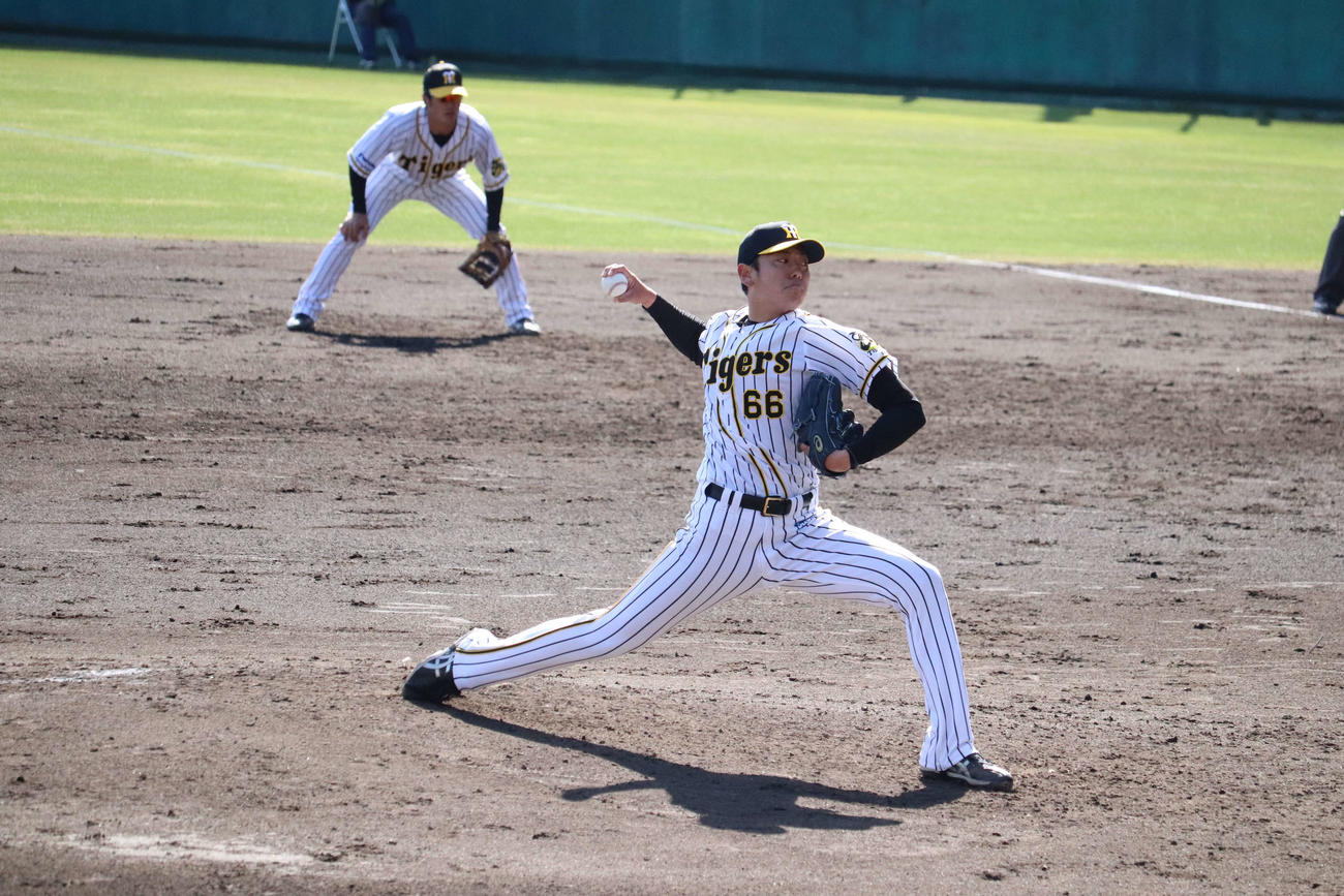 阪神2軍対高知FD　阪神ドラフト6位の小川はプロ初登板を1回を無失点に抑える（撮影・只松憲）