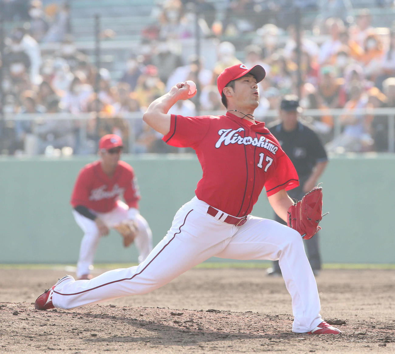 巨人対広島　9回に登板した岡田（撮影・栗木一考）