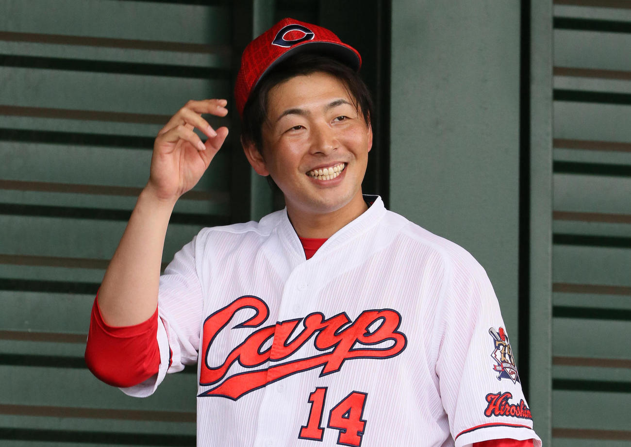 ブルペンで笑顔を見せる大瀬良（2020年2月20日）