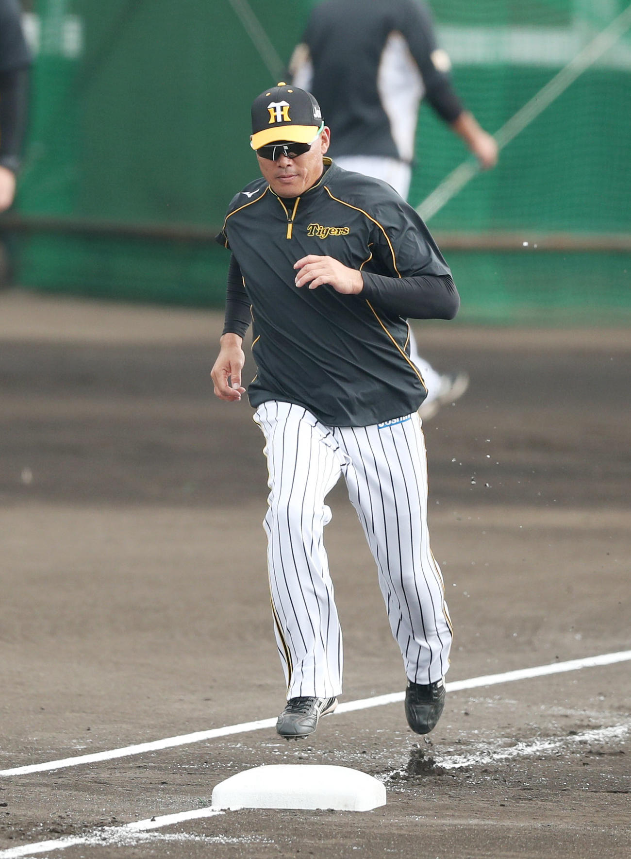 ベースランニングを行う福留（撮影・前田充）