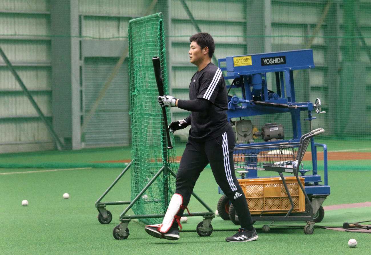 マシン打撃に励む日本ハム清宮（撮影・田中彩友美）