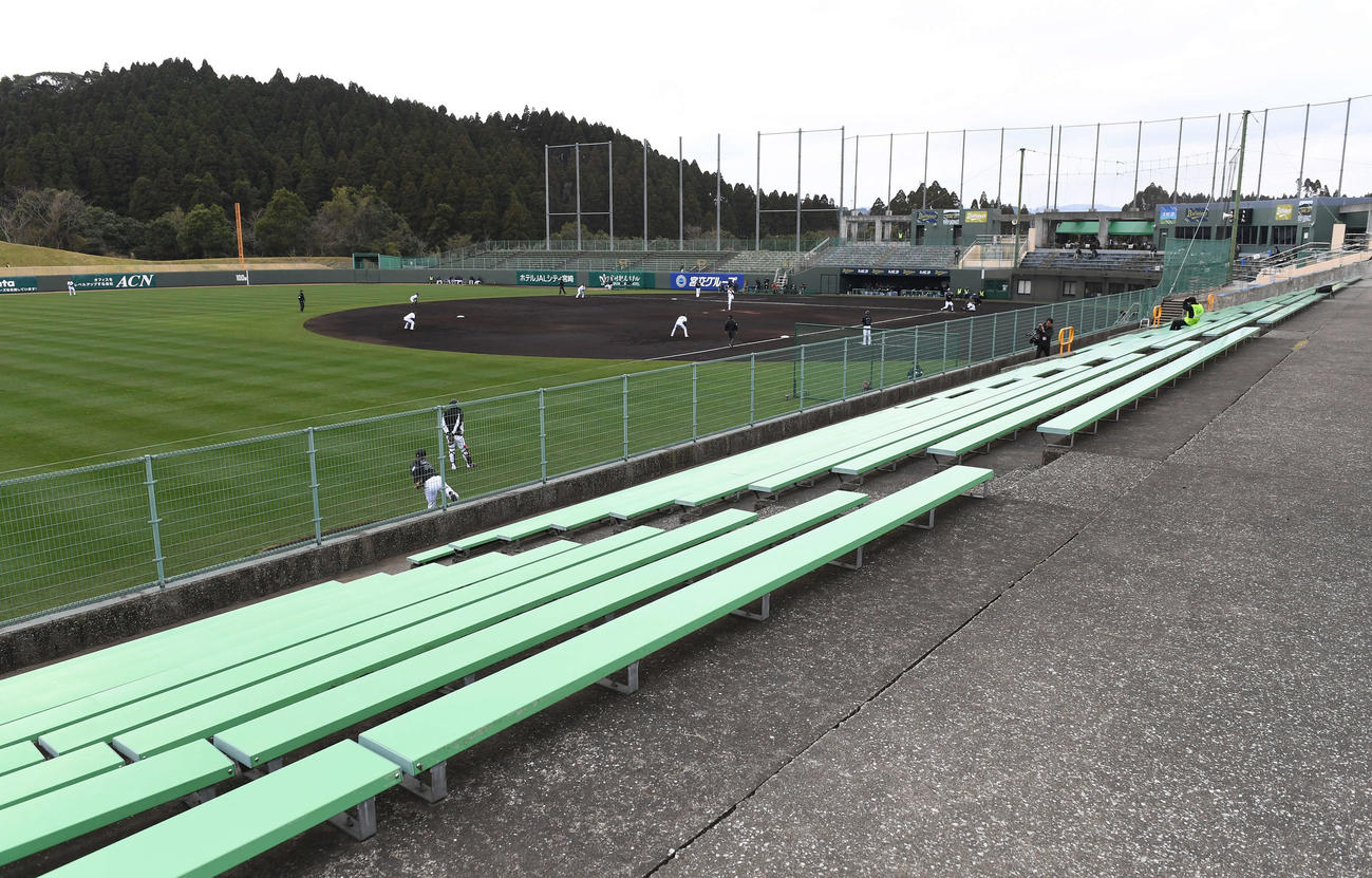 SOKKENスタジアムでのオリックス対ロッテの練習試合は無観客で行われた（撮影・鈴木みどり）