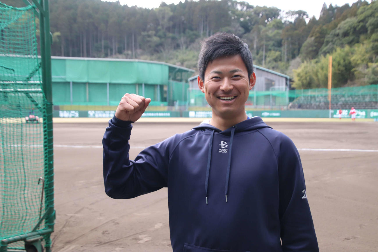 ホンダ対広島オープン戦。プロ注目の小野大夏は、中継ぎで1イニングを投げ1安打無失点に抑え笑顔でガッツポーズを見せる（撮影・保坂淑子）