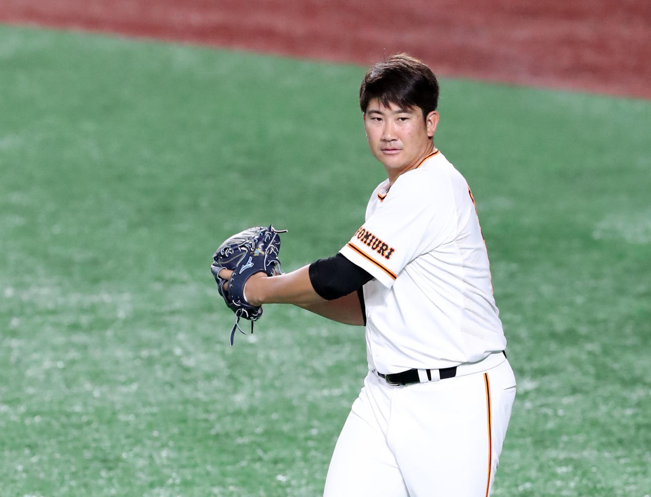 キャッチボールする巨人菅野（撮影・垰建太）