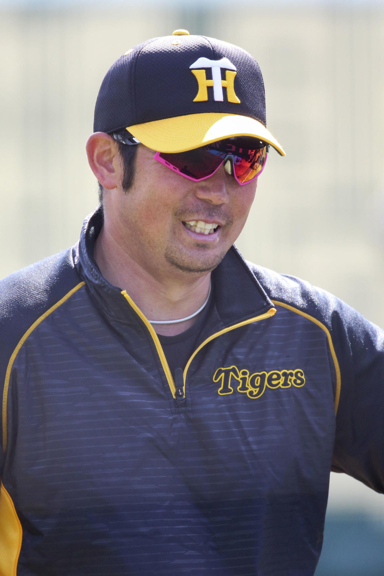 練習でリラックスした表情を見せる岩田（撮影・上山淳一）