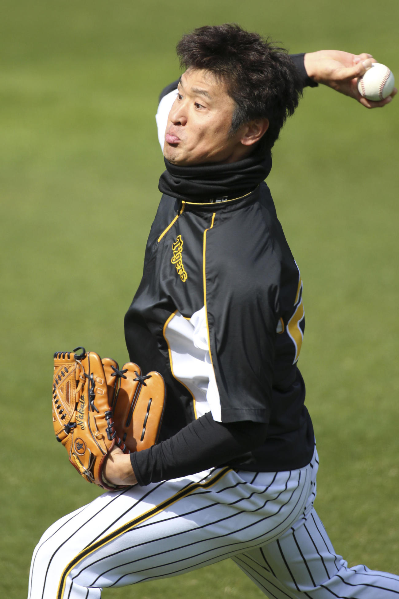 投げ込みで汗を流す阪神中田（撮影・上山淳一）
