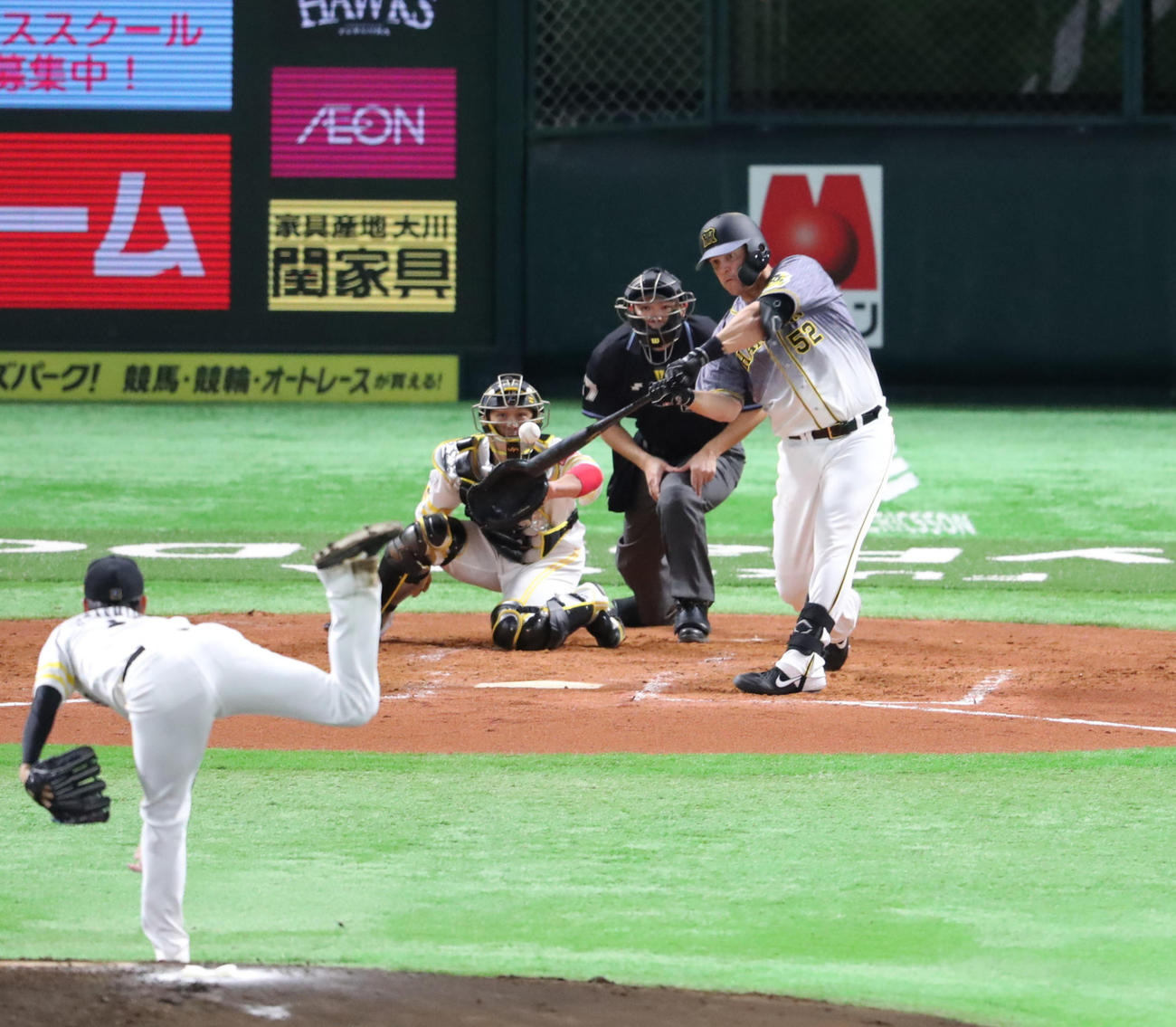 ソフトバンク対阪神　4回表阪神1死、サンズは左越え本塁打を放つ（撮影・梅根麻紀）