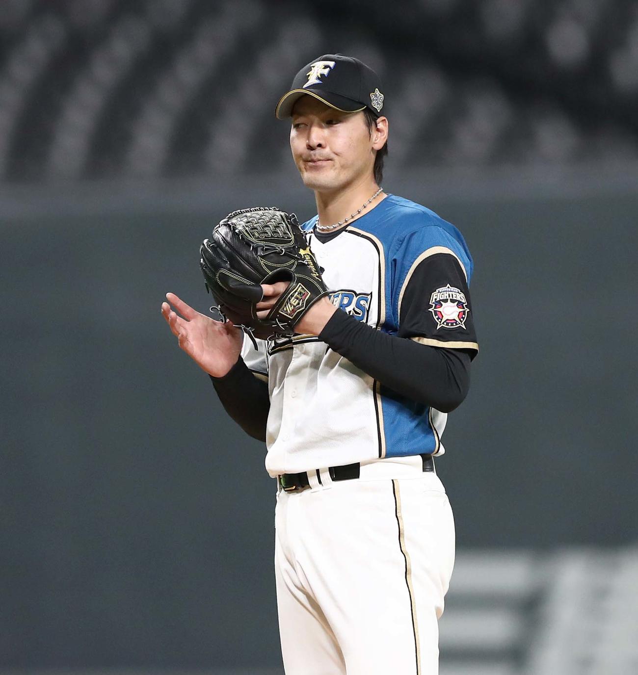 日本ハム対オリックス　2回表、T－岡田に本塁打を浴び渋い表情の有原（撮影・黒川智章）