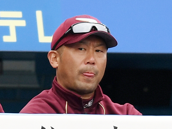 ロッテ対楽天　試合を見つめる楽天三木監督（撮影・横山健太）
