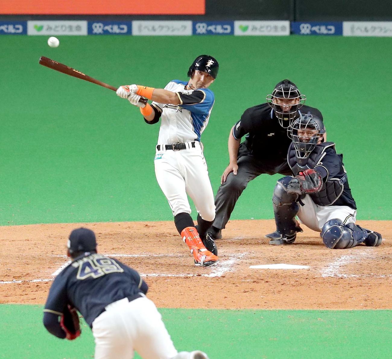 日本ハム対オリックス　9回裏日本ハム2死満塁、杉谷は右前サヨナラ打を放つ（撮影・佐藤翔太）