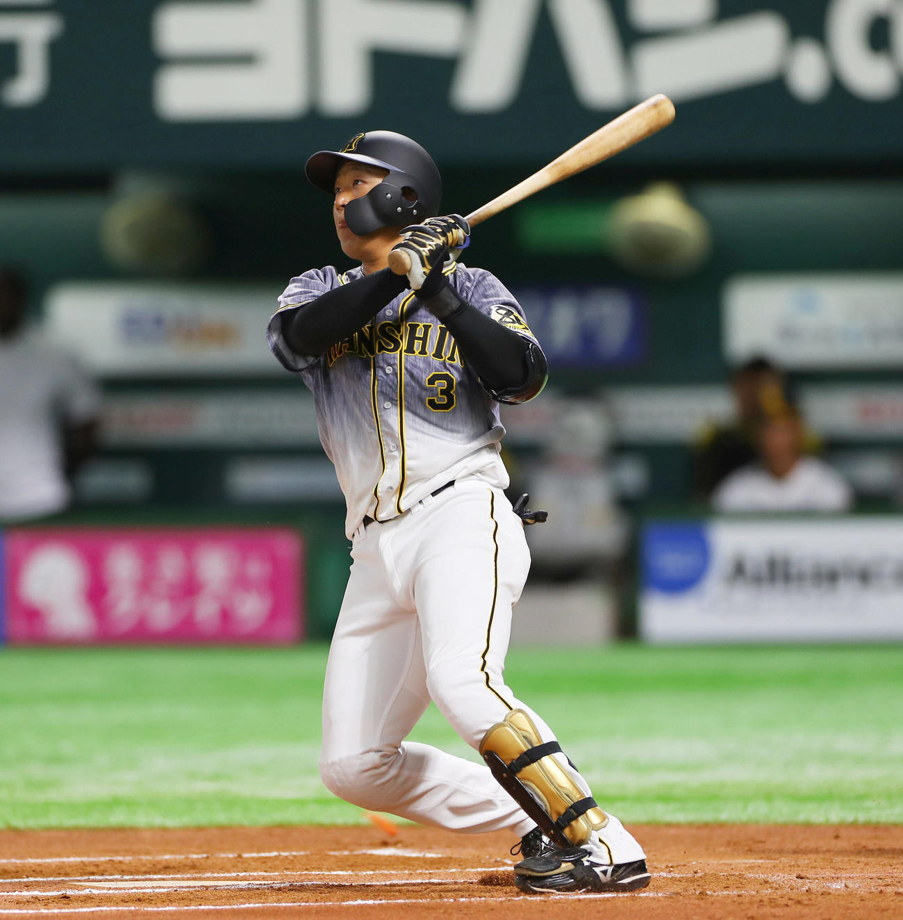 ソフトバンク対阪神　6回表阪神2死、この日2本目となる左越え本塁打を放つ大山（撮影・前田充）