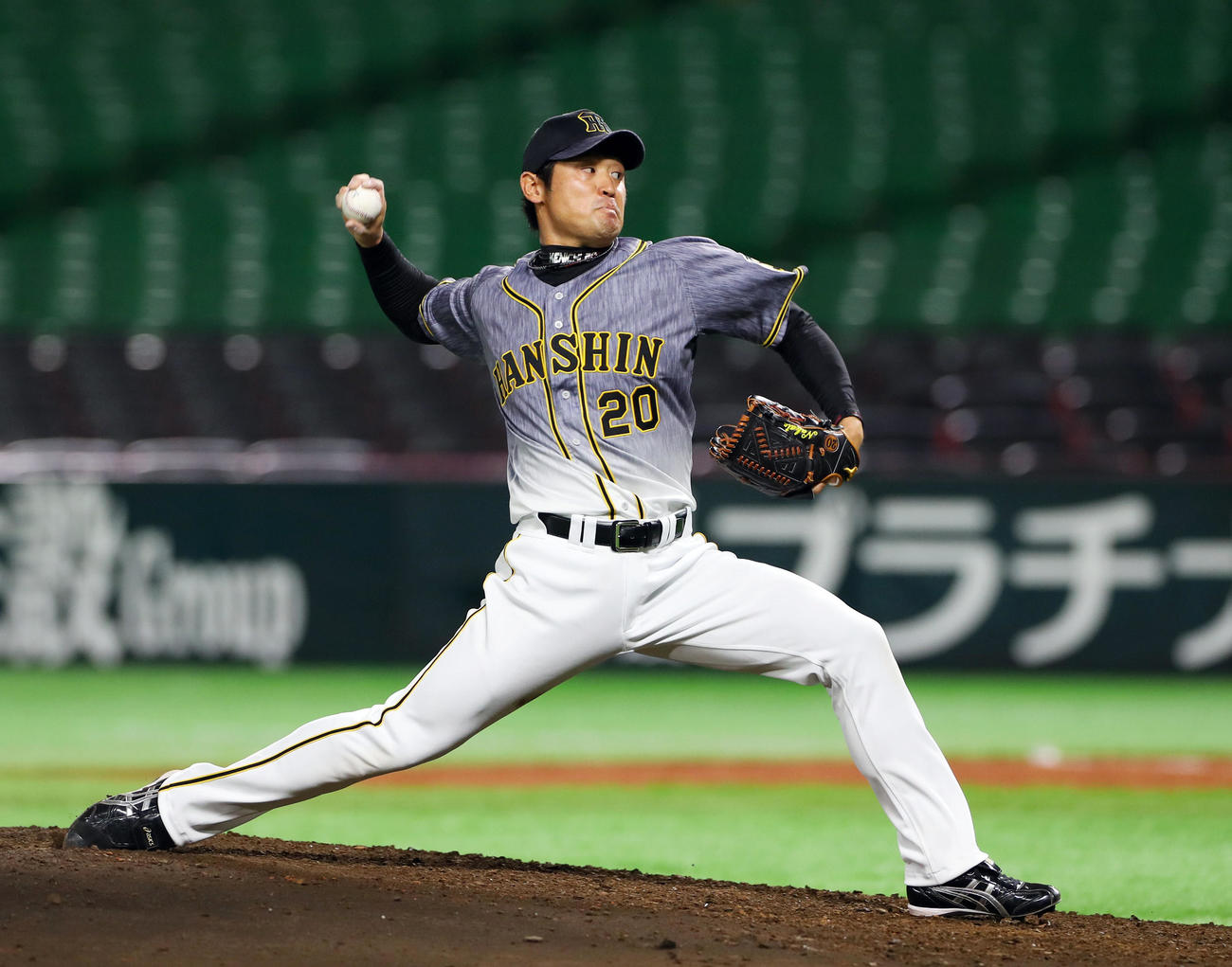 ソフトバンク対阪神　4回から阪神2番手で登板する中田（撮影・前田充）