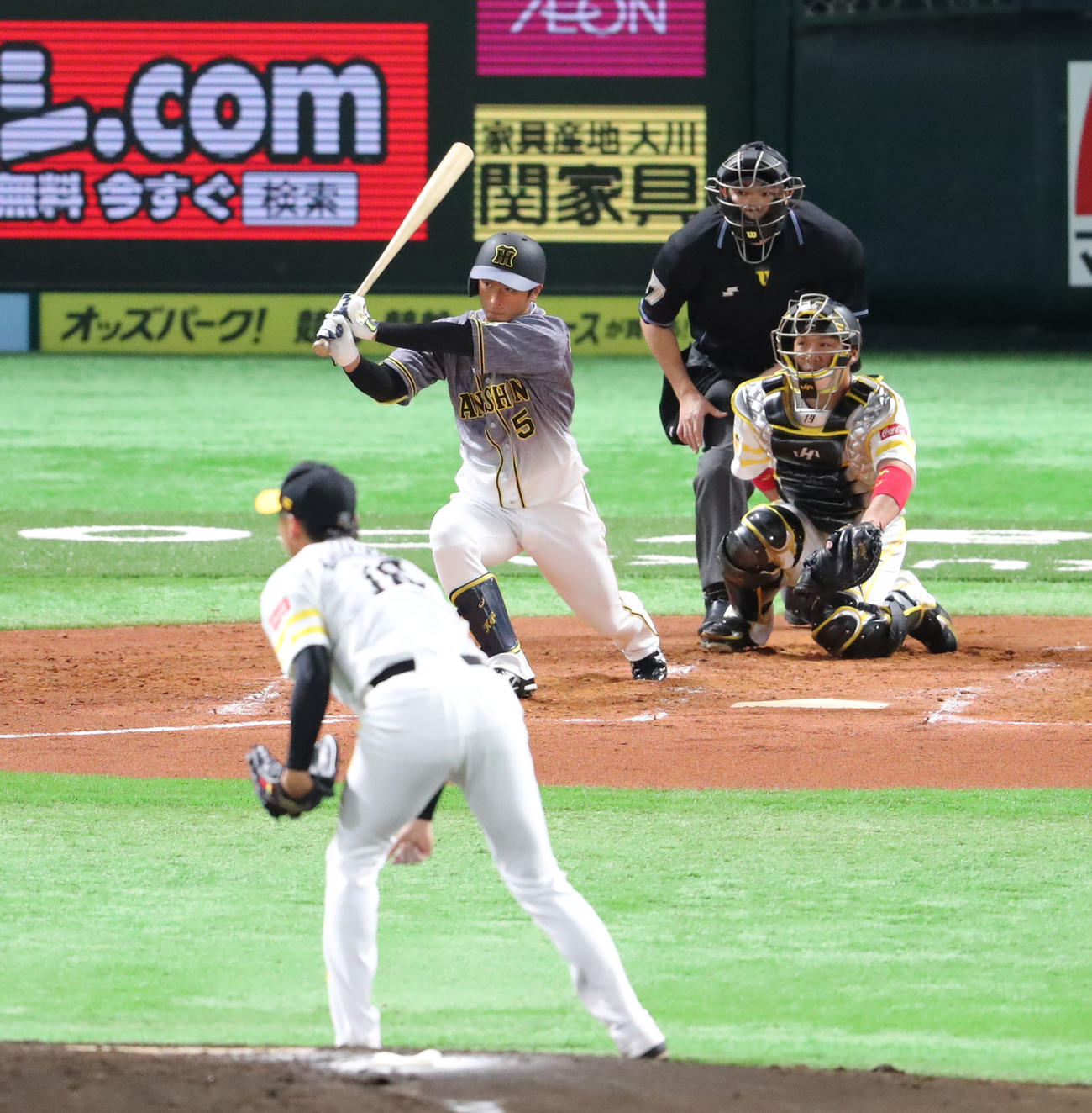 ソフトバンク対阪神　3回表阪神1死、近本光司は投安を放つ（撮影・梅根麻紀）