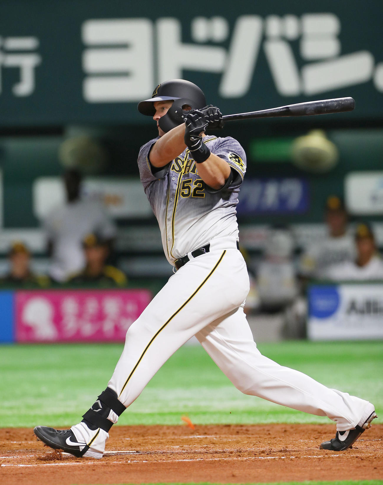 ソフトバンク対阪神　4回表阪神1死、サンズは左中間に本塁打を放つ（撮影・前田充）