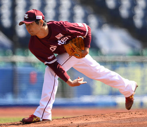 ロッテ対楽天　力投する楽天先発の涌井（撮影・横山健太）