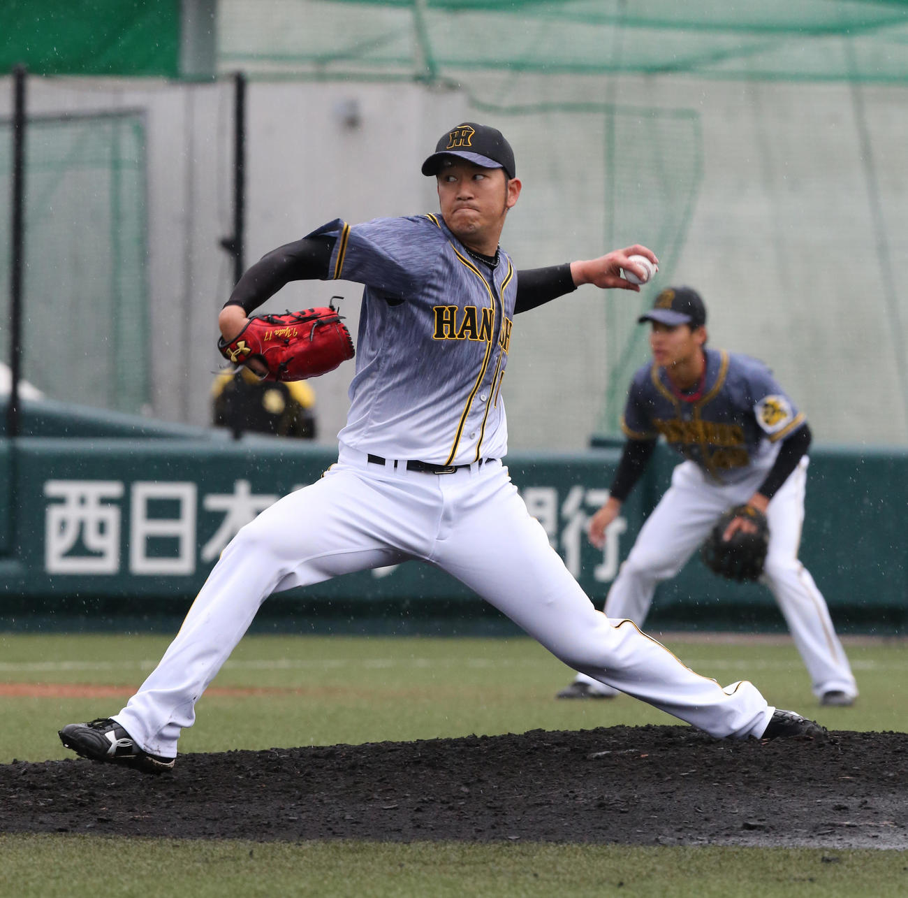 ソフトバンク対阪神　2番手で登板した阪神岩貞（撮影・菊川光一）
