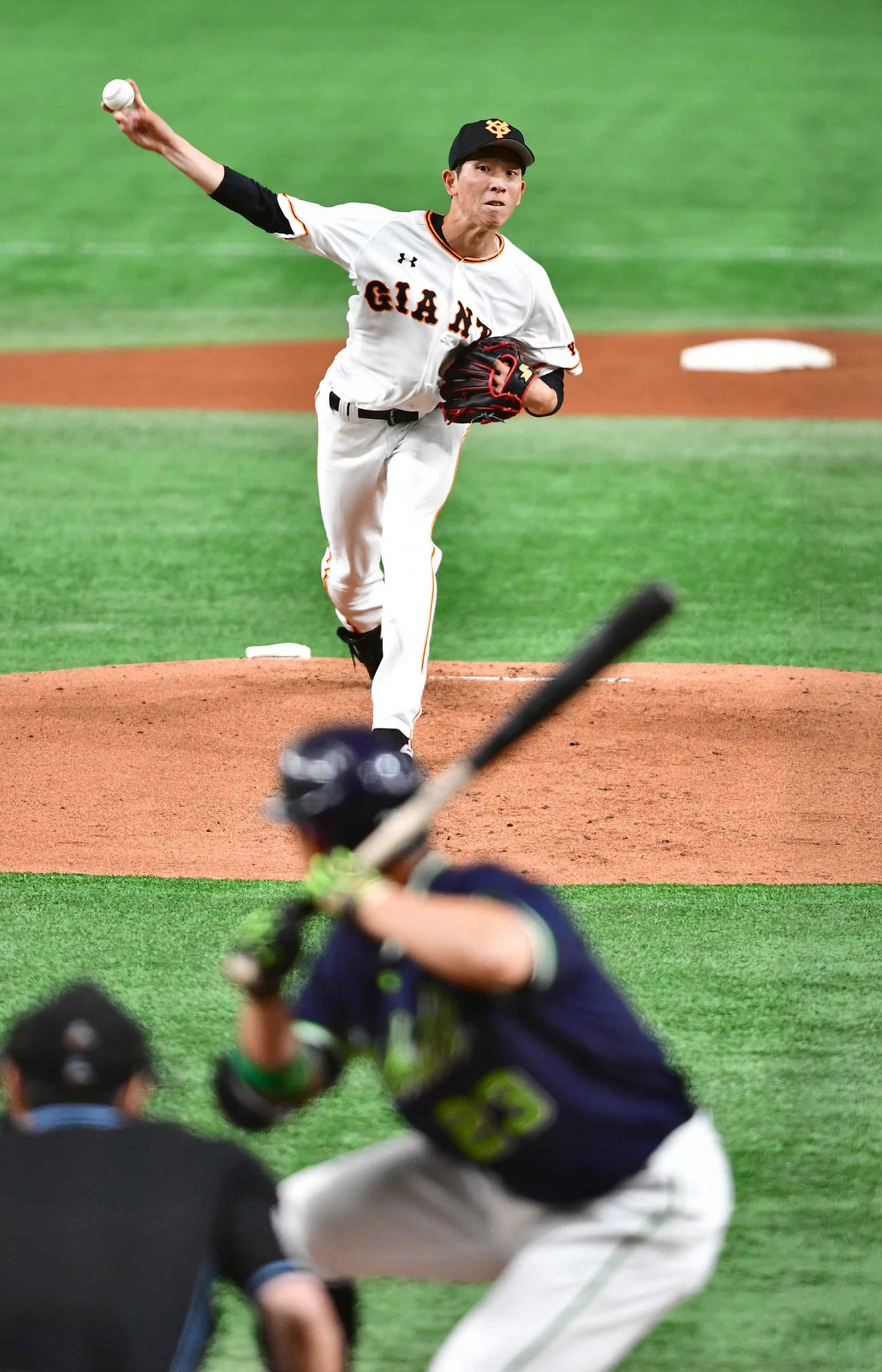 巨人対ヤクルト　巨人先発の戸郷（撮影・小沢裕）