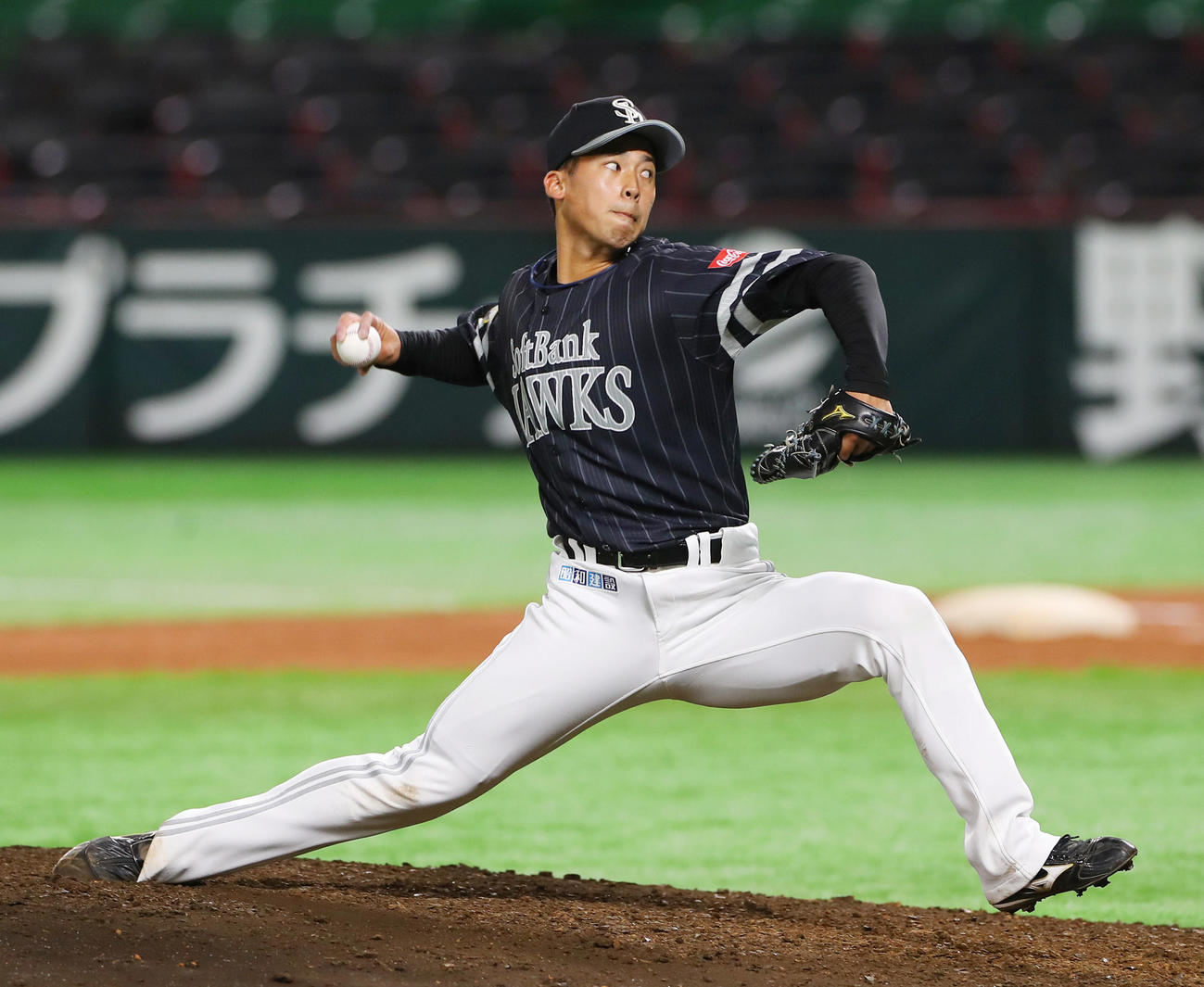 ソフトバンク対阪神　ソフトバンク4番手で登板する尾形（撮影・前田充）