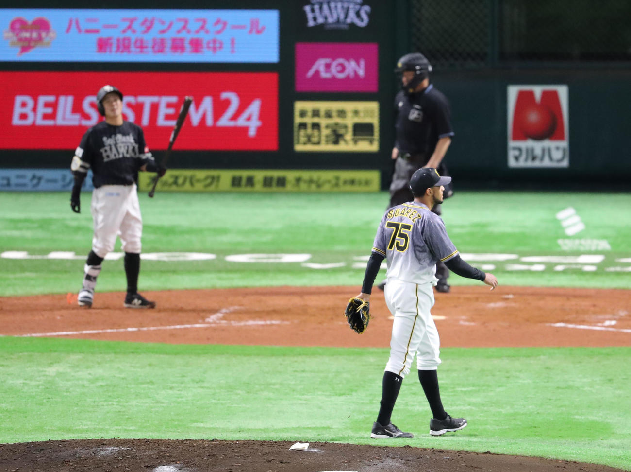 ソフトバンク対阪神　4回裏ソフトバンク2死三塁、牧原を見逃しの三振に仕留めたスアレス（撮影・梅根麻紀）