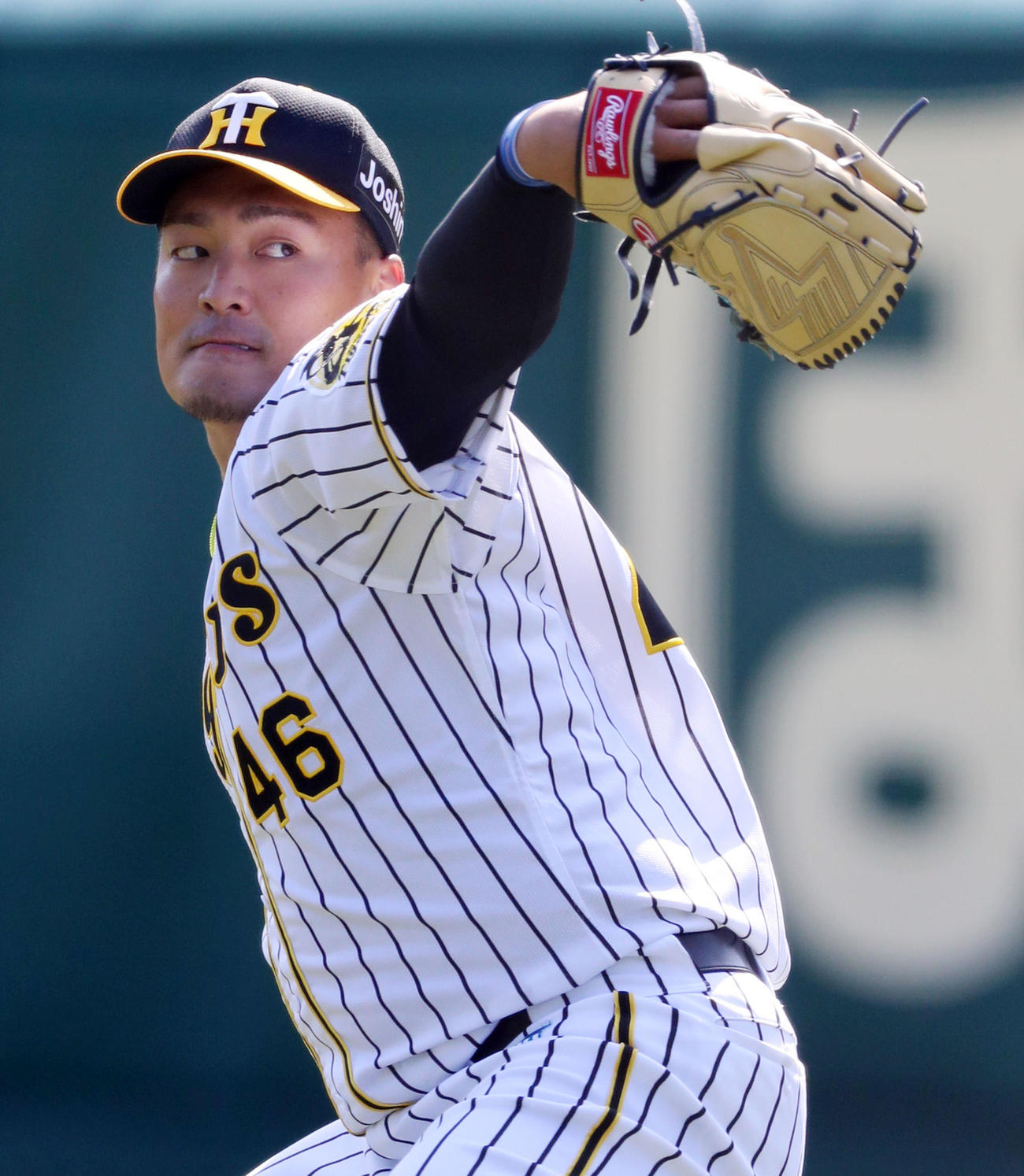 投手指名練習に参加しキャッチボールする秋山（撮影・加藤哉）