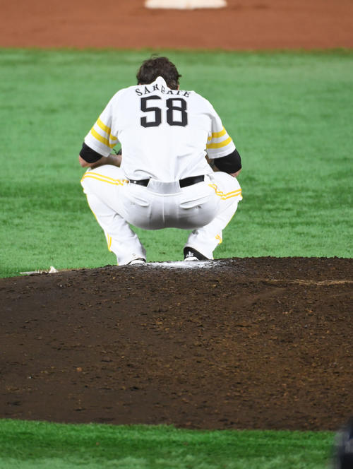 ソフトバンク対ヤクルト　6回表からマウンドに上がったサファテ（撮影・今浪浩三）