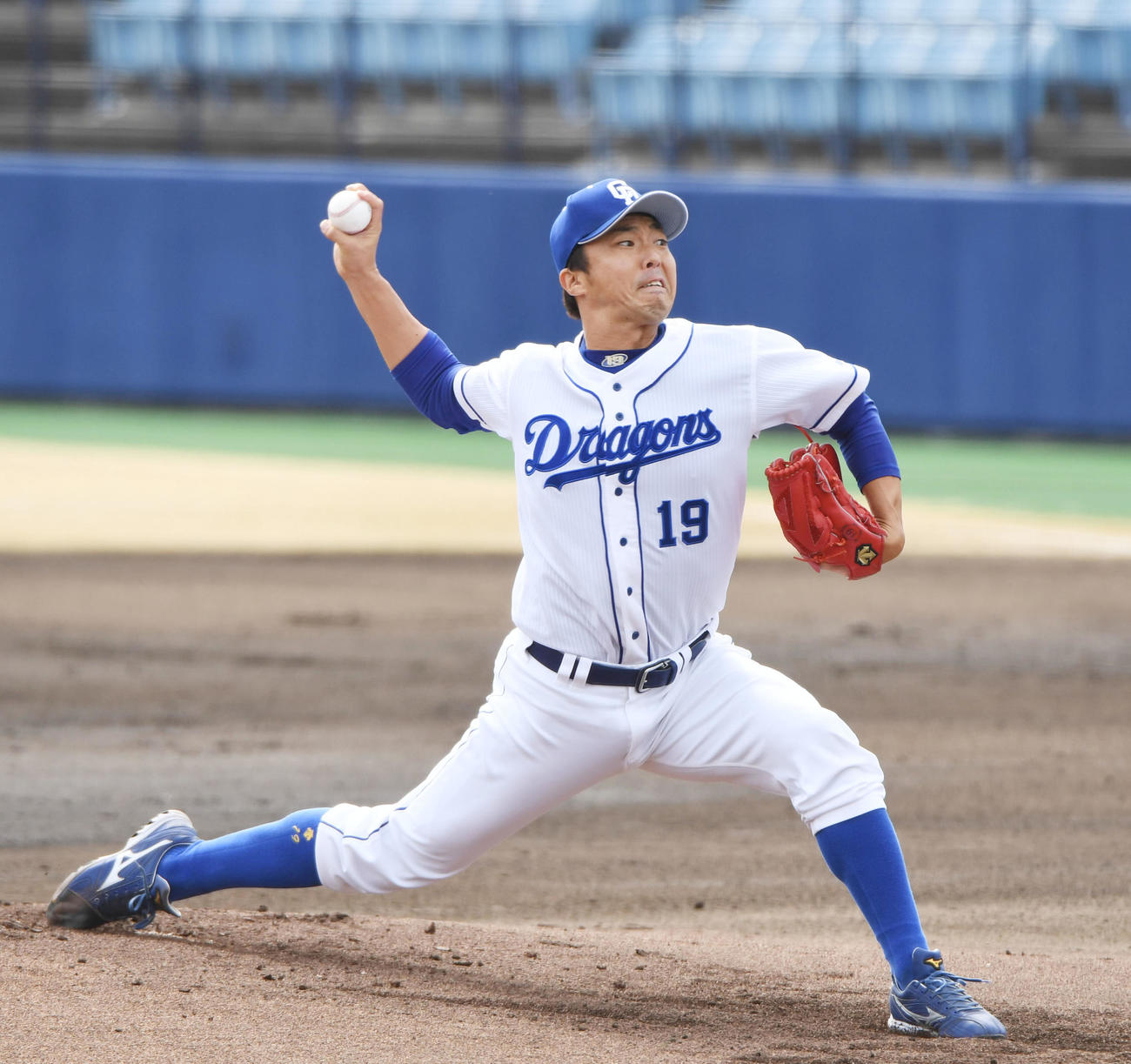 プロ野球オープン戦　中日対西武　1回表、登板する中日先発の吉見（撮影・森本幸一）