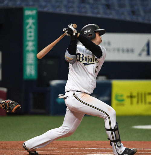 8回裏オリックス1死　勝俣翔貴はソロ本塁打を放つ（撮影・渦原淳）