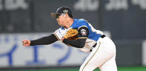 日本ハム対巨人　力投する日本ハム2番手鈴木健（撮影・加藤諒）