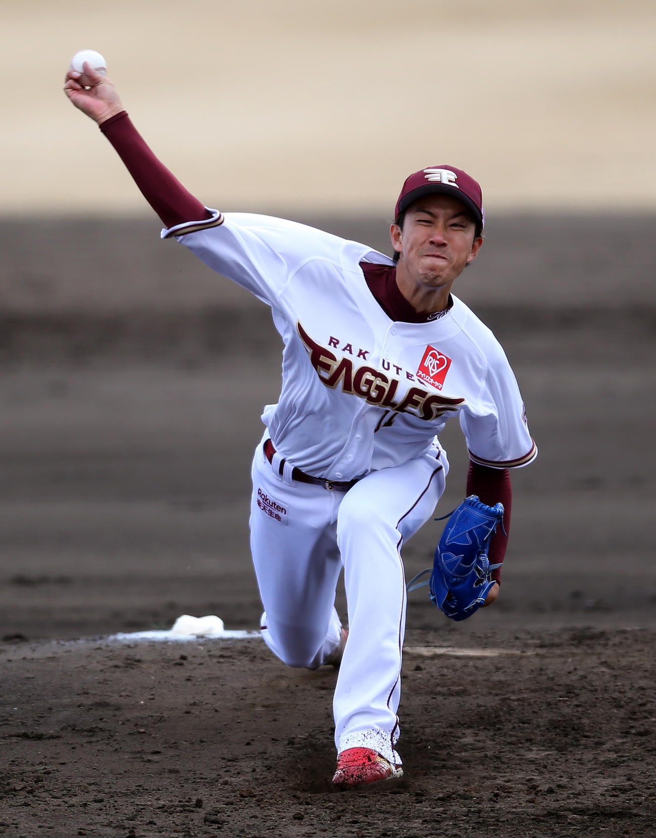 楽天対DeNA　力投する楽天先発の岸（撮影・大野祥一）